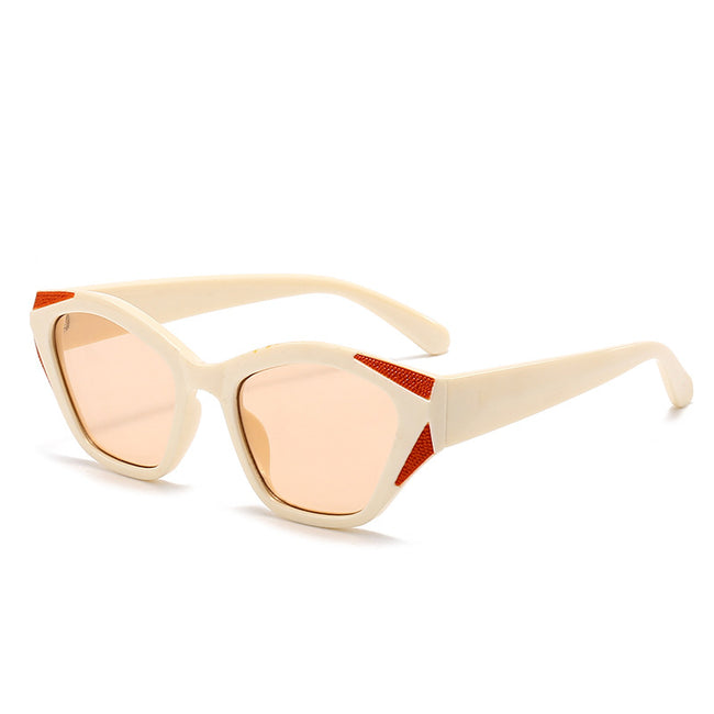 (6 PACK) Wholesale Sunglasses Cat Eye Vintage 2024 - BulkSunglassesWholesale.com - Beige Frame Tea Hover Image
