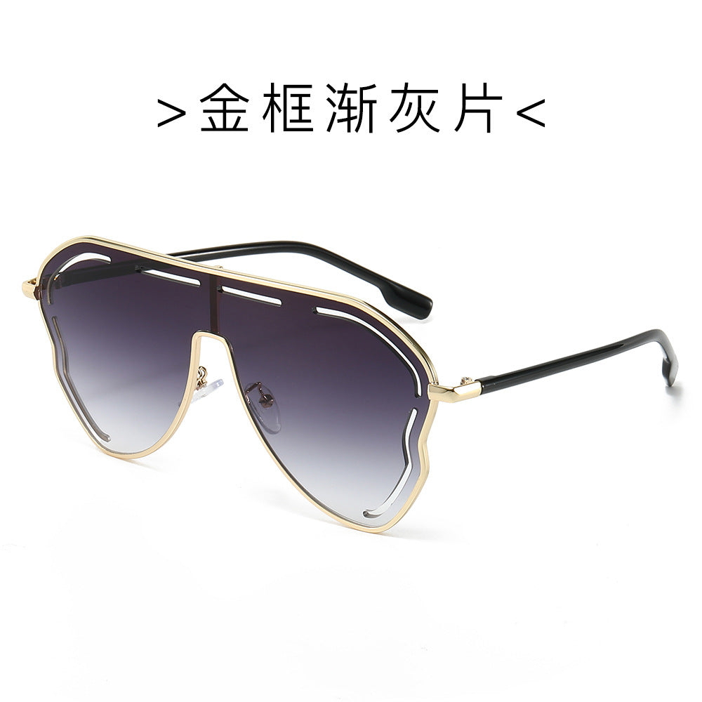 (6 PACK) Wholesale Sunglasses New Arrival Women Unique Women 2024 - BulkSunglassesWholesale.com - Gold Frame Gradient Black Lens