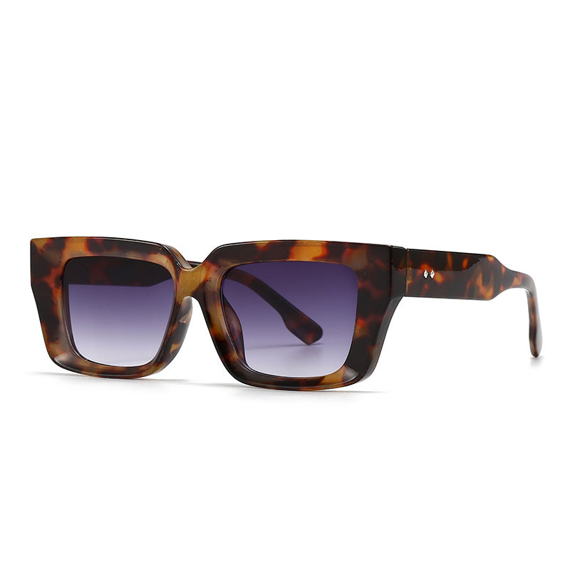 (6 PACK) Wholesale Sunglasses Trendy Street Antiblue Light Women 2024 - BulkSunglassesWholesale.com - Leopard Print Frame Gradient Black Lens