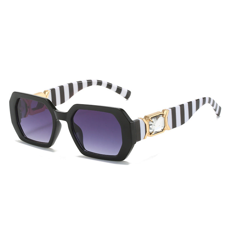(6 PACK) Wholesale Sunglasses 2023 - BulkSunglassesWholesale.com - Black Gradient Black Lens Temple