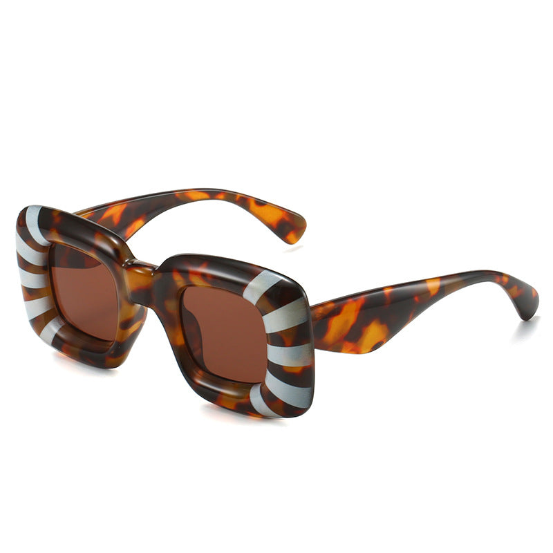 (6 PACK) Wholesale Sunglasses 2023 - BulkSunglassesWholesale.com - White Leopard Print Frame Tea Lens