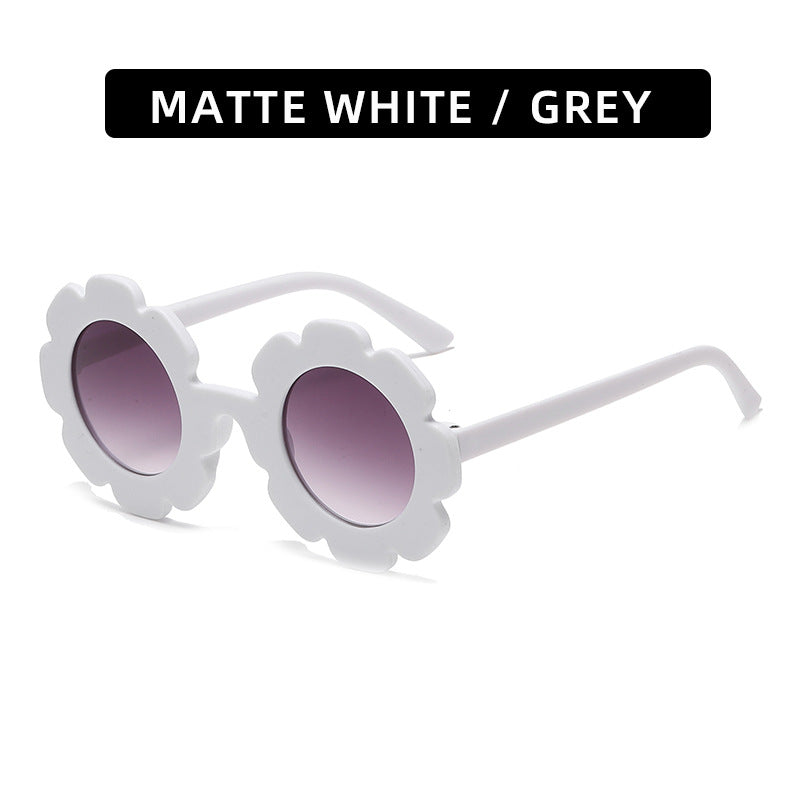 (6 PACK) Wholesale Sunglasses 2023 - BulkSunglassesWholesale.com - Matt White Frame Gradient Black Lens